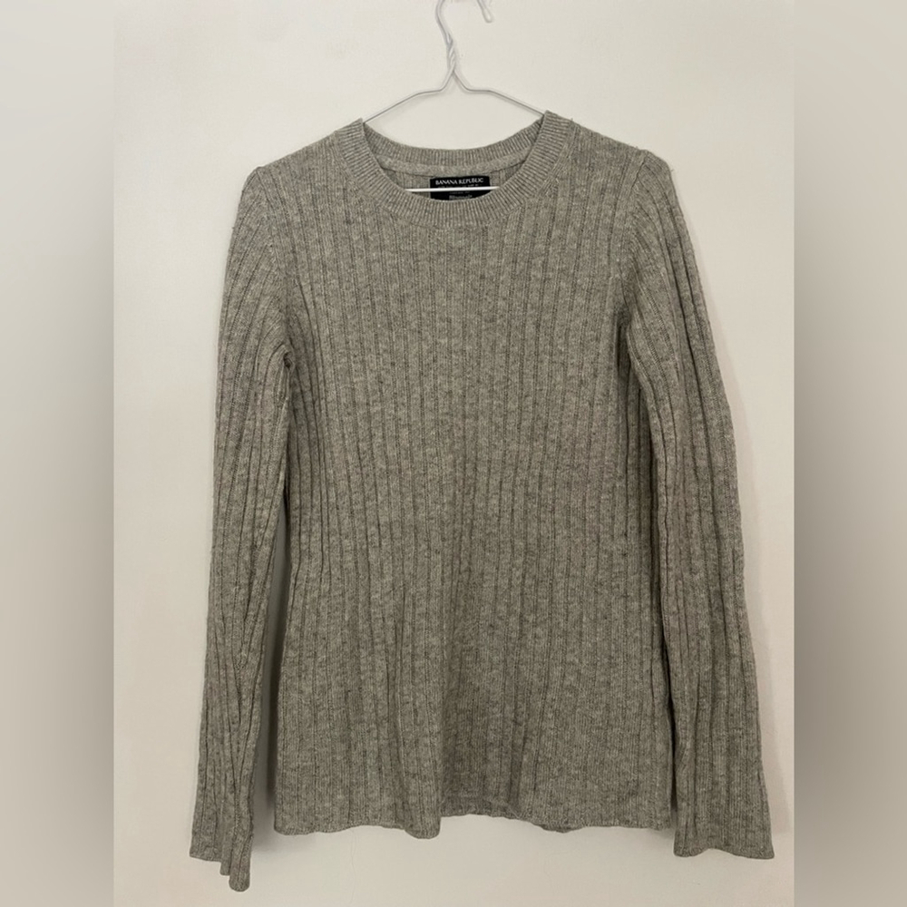 Banana Republic Men's Ribbed Gray Crewneck Sweater